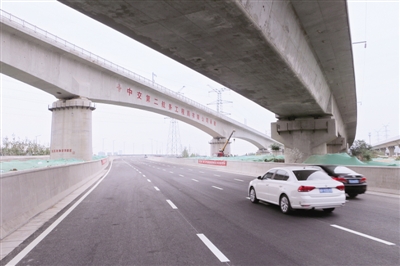 郑州东三环高架桥主线建成通车，向北直通新乡向南直通新郑